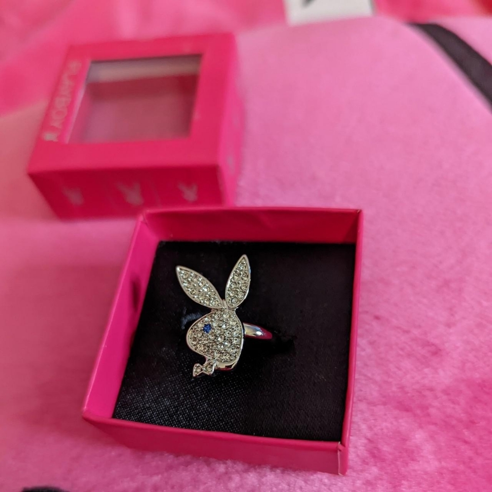 Playboy ring - Picture 1 of 4